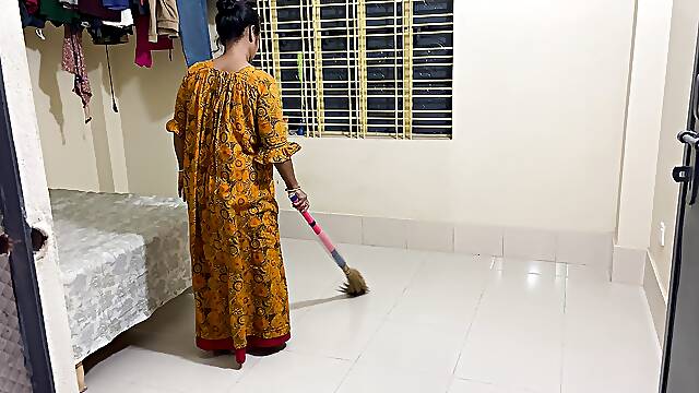 I hugged the maid in my house and started fucking