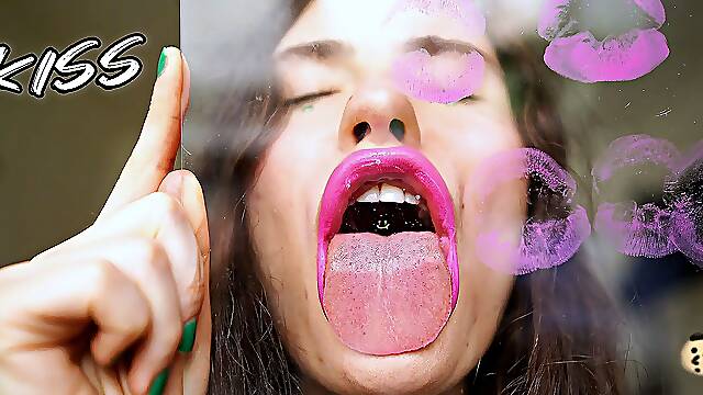 Naughty Noisy Pinky Kiss
