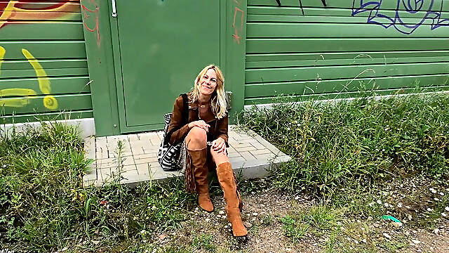 Hot Blonde Gets Her Ass Full and Everyone Could See It!!