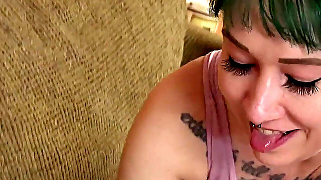 Lizzie Daniels Works Out with a Stiff Cock