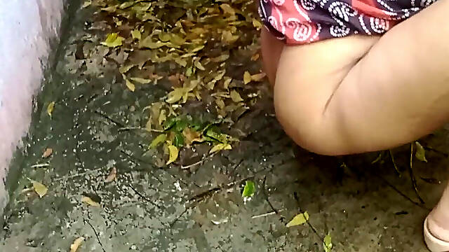 Bhabi Pissing Outdoor Showing Pusssy, Ass, Boob
