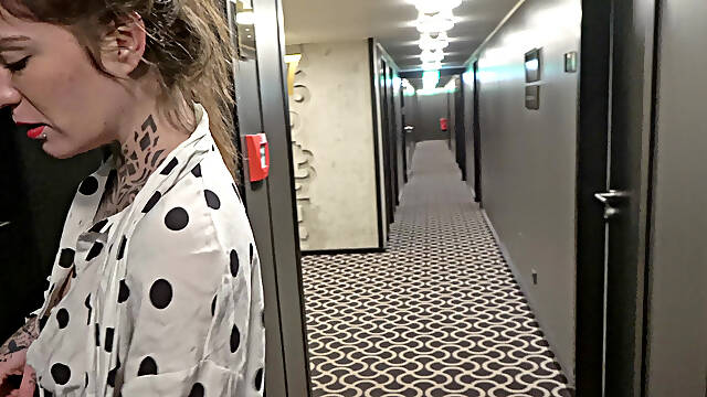 Daring! Blowjob in the Stairwell!