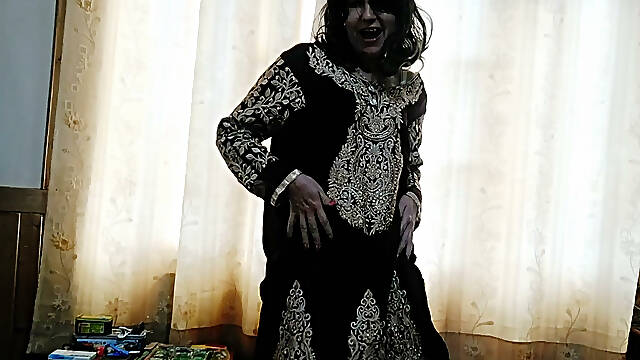 I Know Very Well, How to Please My Stepsister