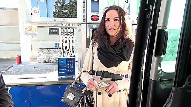 Brunette Niki in a raunchy ride, giving epic blowjobs and lapping at her own shaven pussy